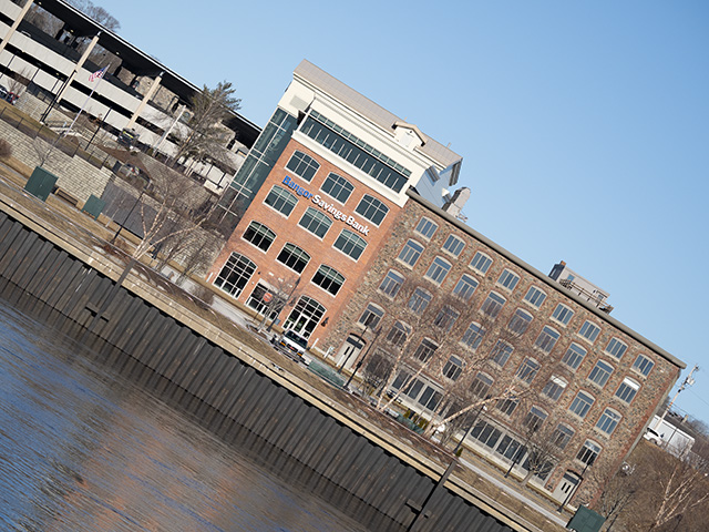 OM System 40-150mm F4 PRO M.Zuiko Review -- Gallery Image